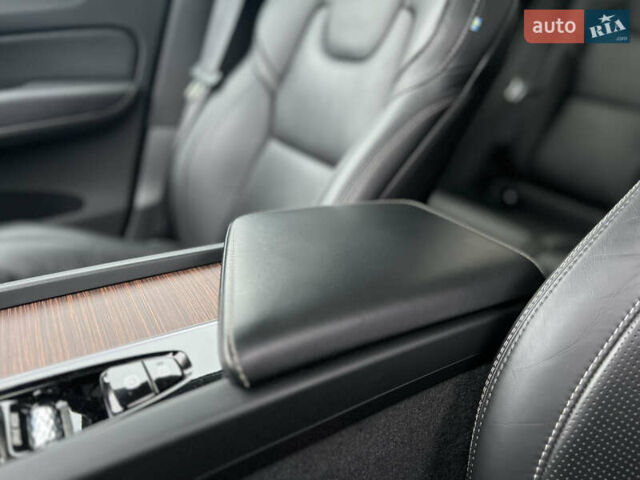 Серый Вольво ХС60, объемом двигателя 1.97 л и пробегом 118 тыс. км за 31500 $, фото 45 на Automoto.ua