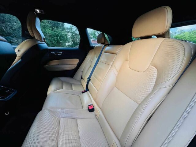 Сірий Вольво ХС60, об'ємом двигуна 2 л та пробігом 38 тис. км за 20300 $, фото 9 на Automoto.ua