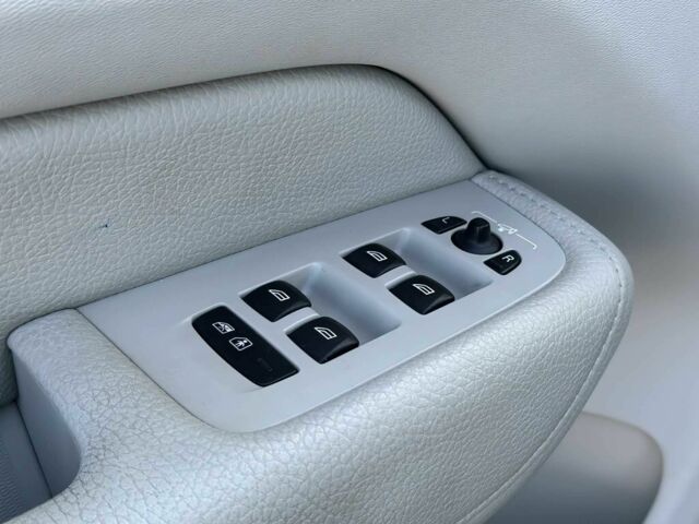 Серый Вольво ХС60, объемом двигателя 2 л и пробегом 44 тыс. км за 12800 $, фото 9 на Automoto.ua