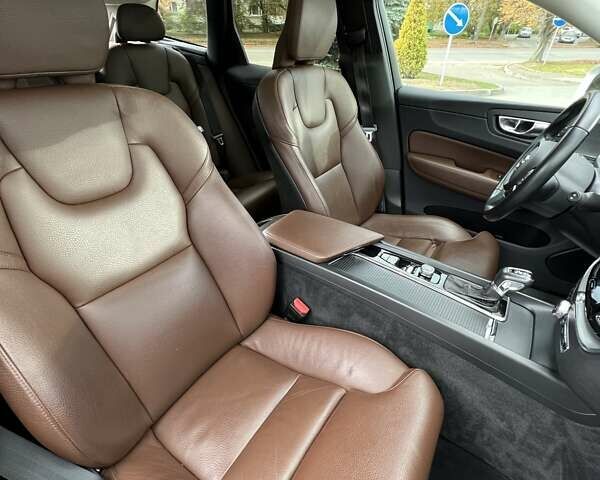 Вольво ХС60 2019 в Луцке на Automoto.ua Серый Вольво ХС60, объемом двигателя 1.97 л и пробегом 100 тыс. км за 30000 $, фото 12 на Automoto.ua