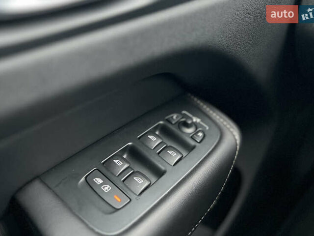 Серый Вольво ХС60, объемом двигателя 1.97 л и пробегом 118 тыс. км за 31500 $, фото 16 на Automoto.ua