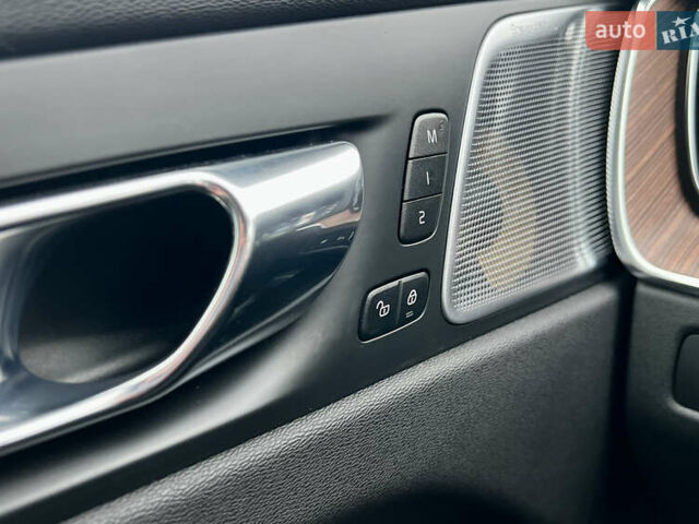 Серый Вольво ХС60, объемом двигателя 1.97 л и пробегом 118 тыс. км за 31500 $, фото 17 на Automoto.ua