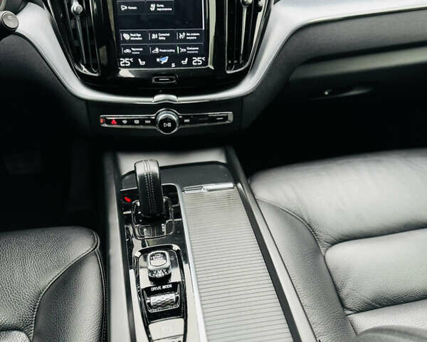 Серый Вольво ХС60, объемом двигателя 2 л и пробегом 57 тыс. км за 41000 $, фото 7 на Automoto.ua