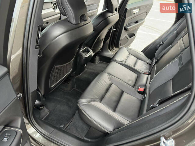 Сірий Вольво ХС60, об'ємом двигуна 1.97 л та пробігом 185 тис. км за 32200 $, фото 36 на Automoto.ua