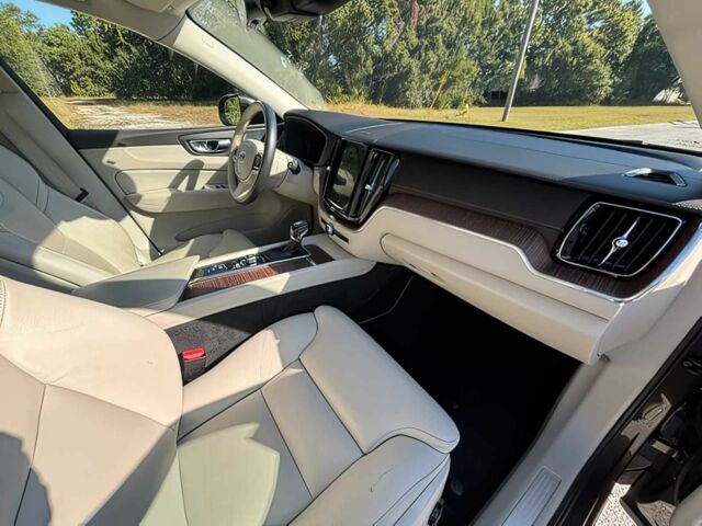 Сірий Вольво ХС60, об'ємом двигуна 2 л та пробігом 50 тис. км за 9800 $, фото 10 на Automoto.ua