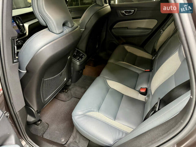 Серый Вольво ХС60, объемом двигателя 1.97 л и пробегом 82 тыс. км за 42000 $, фото 24 на Automoto.ua