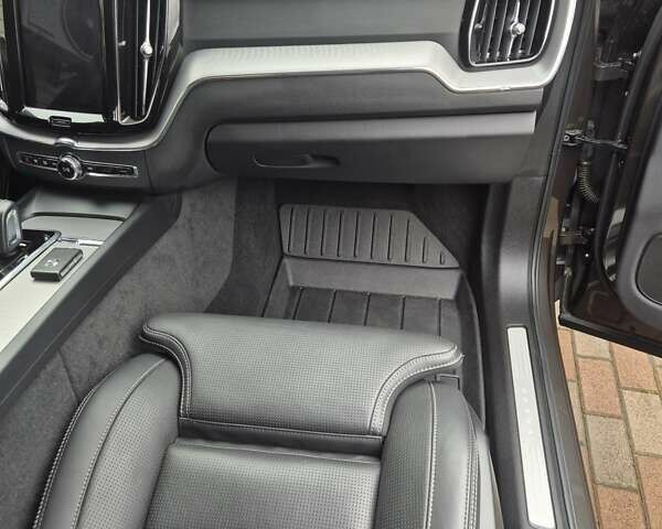 Серый Вольво ХС60, объемом двигателя 1.97 л и пробегом 99 тыс. км за 45500 $, фото 13 на Automoto.ua