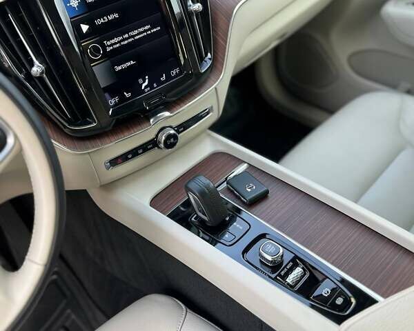 Серый Вольво ХС60, объемом двигателя 1.97 л и пробегом 76 тыс. км за 39500 $, фото 4 на Automoto.ua