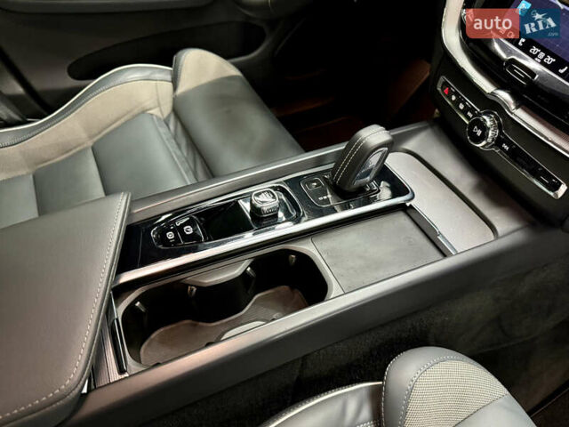 Серый Вольво ХС60, объемом двигателя 1.97 л и пробегом 82 тыс. км за 42000 $, фото 23 на Automoto.ua