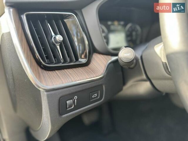 Вольво ХС60 2021 в Луцке на Automoto.ua Серый Вольво ХС60, объемом двигателя 2 л и пробегом 63 тыс. км за 28000 $, фото 14 на Automoto.ua