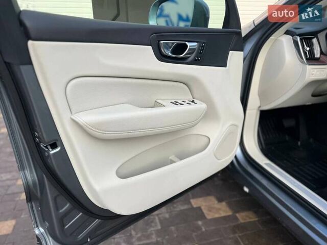 Серый Вольво ХС60, объемом двигателя 1.97 л и пробегом 76 тыс. км за 39500 $, фото 5 на Automoto.ua