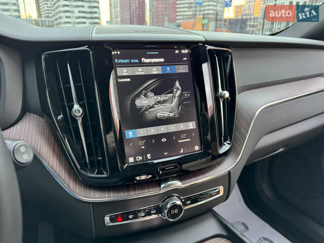 Вольво ХС60 2022 в Киеве на Automoto.ua Серый Вольво ХС60, объемом двигателя 2 л и пробегом 34 тыс. км за 49000 $, фото 43 на Automoto.ua