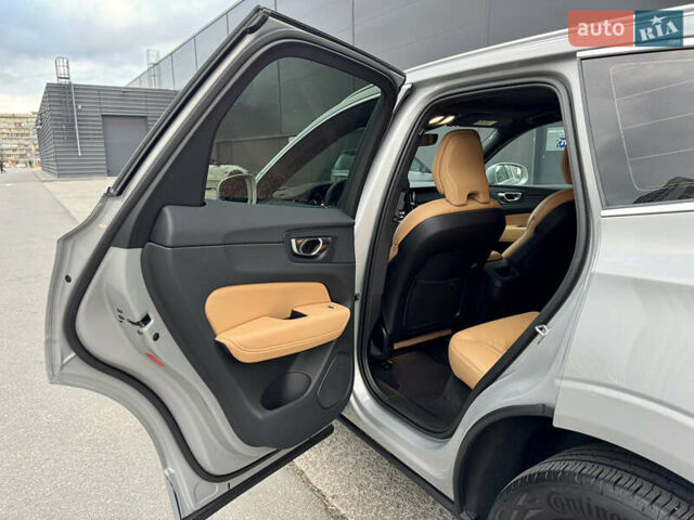 Вольво ХС60 2022 в Киеве на Automoto.ua Серый Вольво ХС60, объемом двигателя 2 л и пробегом 34 тыс. км за 49000 $, фото 25 на Automoto.ua