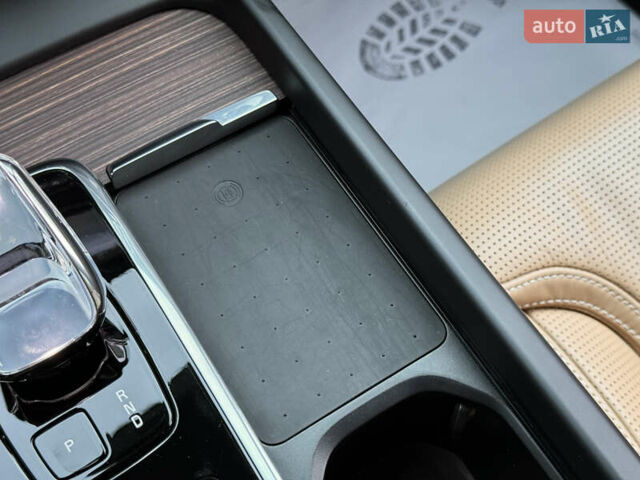 Вольво ХС60 2022 в Киеве на Automoto.ua Серый Вольво ХС60, объемом двигателя 2 л и пробегом 34 тыс. км за 49000 $, фото 52 на Automoto.ua