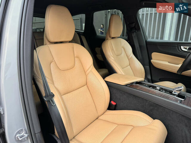 Вольво ХС60 2022 в Киеве на Automoto.ua Серый Вольво ХС60, объемом двигателя 2 л и пробегом 34 тыс. км за 49000 $, фото 36 на Automoto.ua