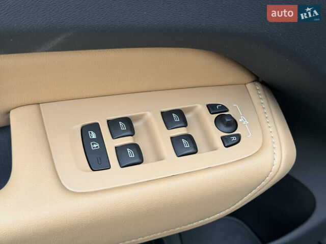 Вольво ХС60 2022 в Киеве на Automoto.ua Серый Вольво ХС60, объемом двигателя 2 л и пробегом 34 тыс. км за 49000 $, фото 21 на Automoto.ua