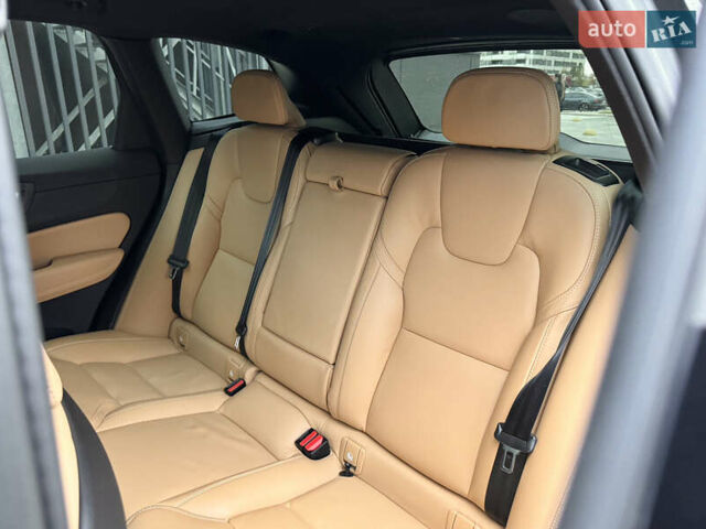 Вольво ХС60 2022 в Киеве на Automoto.ua Серый Вольво ХС60, объемом двигателя 2 л и пробегом 34 тыс. км за 49000 $, фото 28 на Automoto.ua