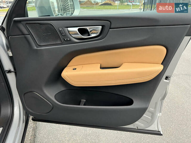 Вольво ХС60 2022 в Киеве на Automoto.ua Серый Вольво ХС60, объемом двигателя 2 л и пробегом 34 тыс. км за 49000 $, фото 33 на Automoto.ua