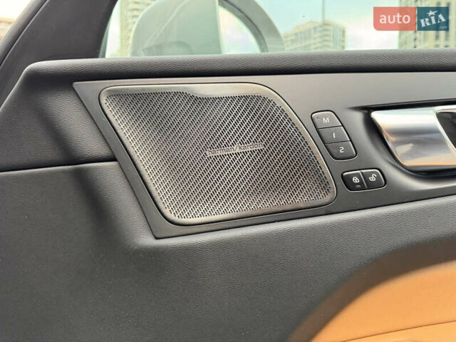 Вольво ХС60 2022 в Киеве на Automoto.ua Серый Вольво ХС60, объемом двигателя 2 л и пробегом 34 тыс. км за 49000 $, фото 34 на Automoto.ua