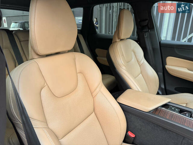 Вольво ХС60 2022 в Киеве на Automoto.ua Серый Вольво ХС60, объемом двигателя 2 л и пробегом 34 тыс. км за 49000 $, фото 38 на Automoto.ua