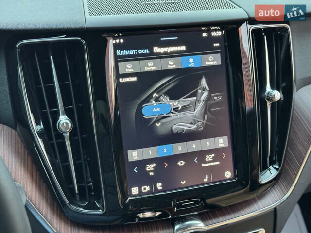 Вольво ХС60 2022 в Киеве на Automoto.ua Серый Вольво ХС60, объемом двигателя 2 л и пробегом 34 тыс. км за 49000 $, фото 45 на Automoto.ua