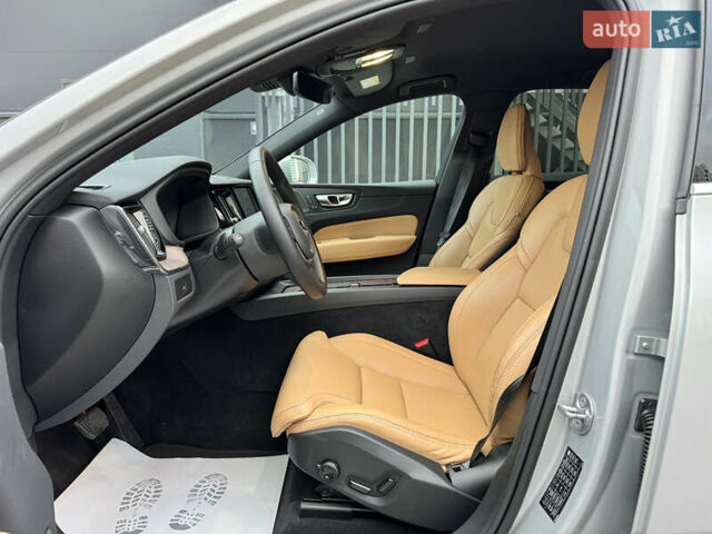Вольво ХС60 2022 в Киеве на Automoto.ua Серый Вольво ХС60, объемом двигателя 2 л и пробегом 34 тыс. км за 49000 $, фото 17 на Automoto.ua