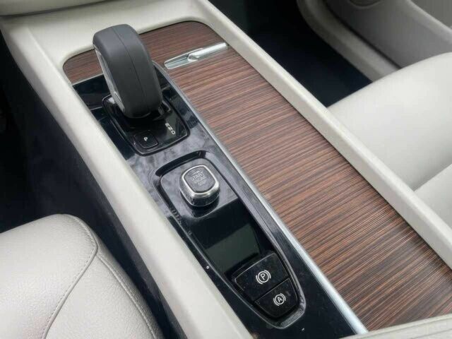 Вольво ХС60 2022 в Львове на Automoto.ua Серый Вольво ХС60, объемом двигателя 2 л и пробегом 23 тыс. км за 22700 $, фото 9 на Automoto.ua
