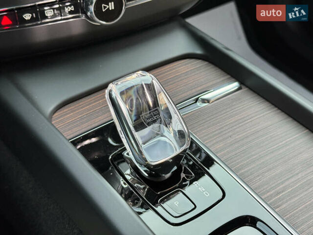 Вольво ХС60 2022 в Киеве на Automoto.ua Серый Вольво ХС60, объемом двигателя 2 л и пробегом 34 тыс. км за 49000 $, фото 44 на Automoto.ua