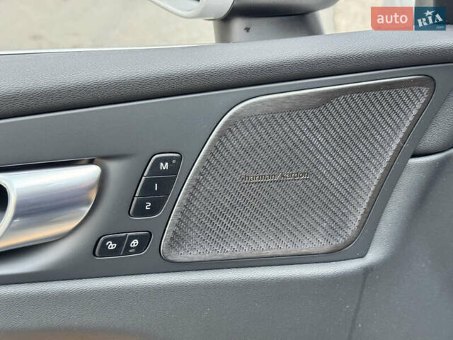 Вольво ХС60 2022 в Киеве на Automoto.ua Серый Вольво ХС60, объемом двигателя 2 л и пробегом 34 тыс. км за 49000 $, фото 22 на Automoto.ua