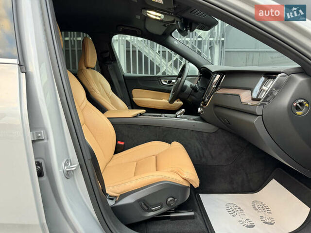 Вольво ХС60 2022 в Киеве на Automoto.ua Серый Вольво ХС60, объемом двигателя 2 л и пробегом 34 тыс. км за 49000 $, фото 35 на Automoto.ua