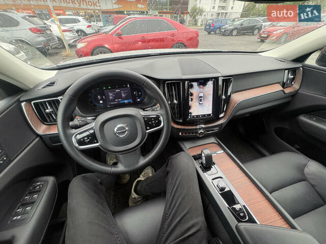 Серый Вольво ХС60, объемом двигателя 1.97 л и пробегом 20 тыс. км за 42900 $, фото 2 на Automoto.ua