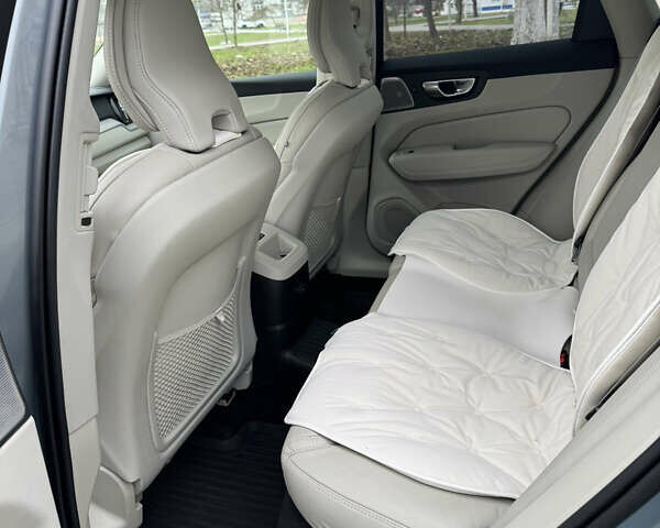 Серый Вольво ХС60, объемом двигателя 2 л и пробегом 14 тыс. км за 69999 $, фото 6 на Automoto.ua