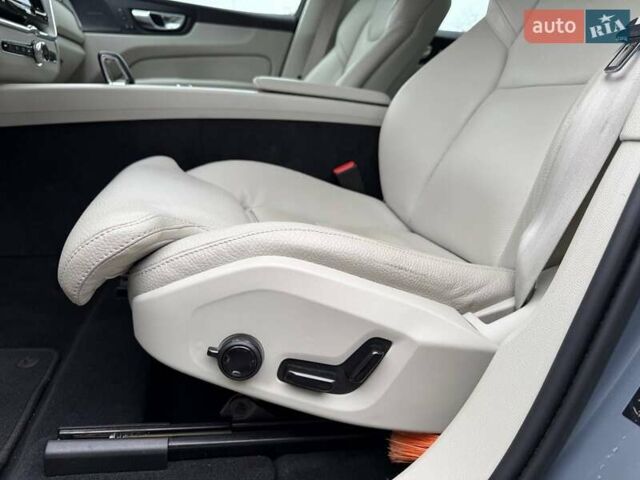 Серый Вольво ХС60, объемом двигателя 1.97 л и пробегом 28 тыс. км за 57000 $, фото 34 на Automoto.ua