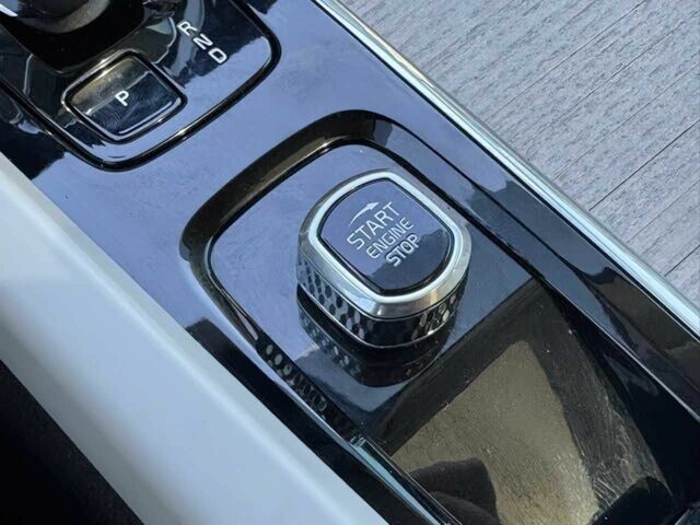 Сірий Вольво ХС60, об'ємом двигуна 2 л та пробігом 30 тис. км за 16500 $, фото 9 на Automoto.ua