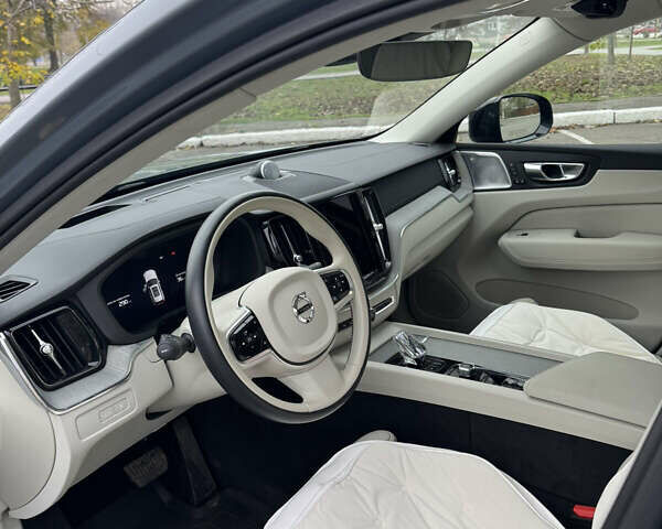 Серый Вольво ХС60, объемом двигателя 2 л и пробегом 14 тыс. км за 69999 $, фото 7 на Automoto.ua