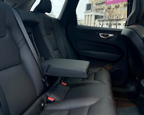 Сірий Вольво ХС60, об'ємом двигуна 1.97 л та пробігом 13 тис. км за 58000 $, фото 22 на Automoto.ua