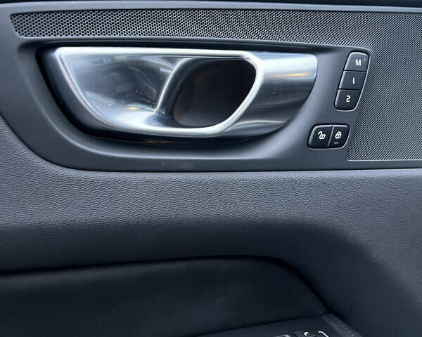 Сірий Вольво ХС60, об'ємом двигуна 1.97 л та пробігом 13 тис. км за 58000 $, фото 25 на Automoto.ua