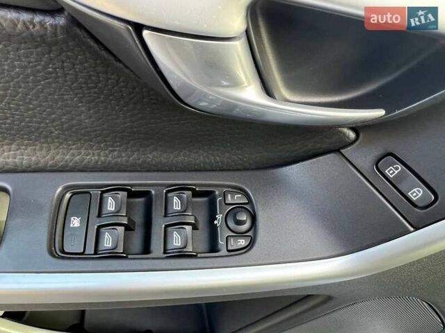 Синій Вольво ХС60, об'ємом двигуна 2.4 л та пробігом 218 тис. км за 13000 $, фото 28 на Automoto.ua