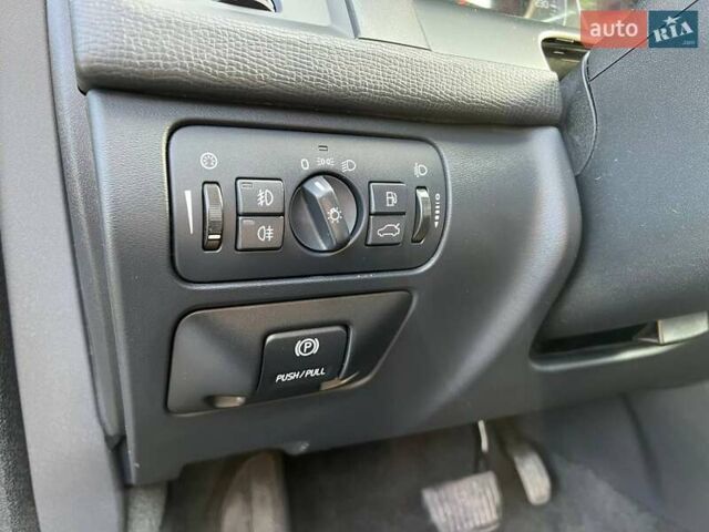 Синій Вольво ХС60, об'ємом двигуна 2.4 л та пробігом 218 тис. км за 13000 $, фото 27 на Automoto.ua