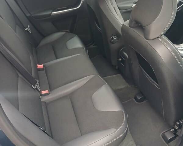 Синий Вольво ХС60, объемом двигателя 2.4 л и пробегом 261 тыс. км за 12000 $, фото 25 на Automoto.ua