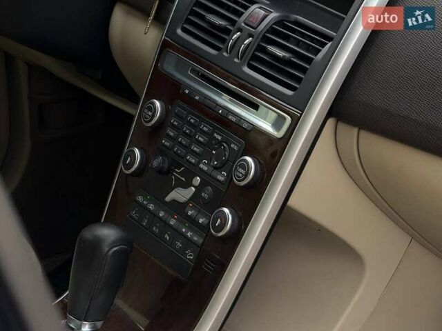 Синий Вольво ХС60, объемом двигателя 2.39 л и пробегом 251 тыс. км за 11000 $, фото 10 на Automoto.ua