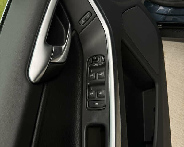 Синий Вольво ХС60, объемом двигателя 2.4 л и пробегом 240 тыс. км за 12800 $, фото 18 на Automoto.ua