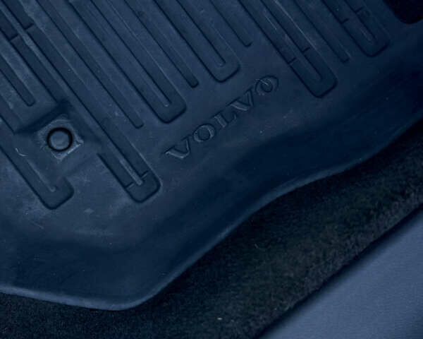 Синий Вольво ХС60, объемом двигателя 2.4 л и пробегом 153 тыс. км за 14700 $, фото 24 на Automoto.ua