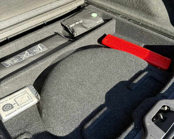 Синий Вольво ХС60, объемом двигателя 2.4 л и пробегом 153 тыс. км за 14700 $, фото 34 на Automoto.ua