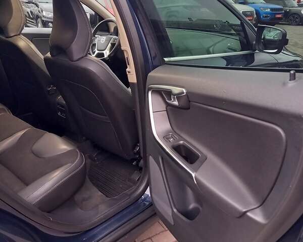 Синій Вольво ХС60, об'ємом двигуна 2.4 л та пробігом 231 тис. км за 15300 $, фото 28 на Automoto.ua