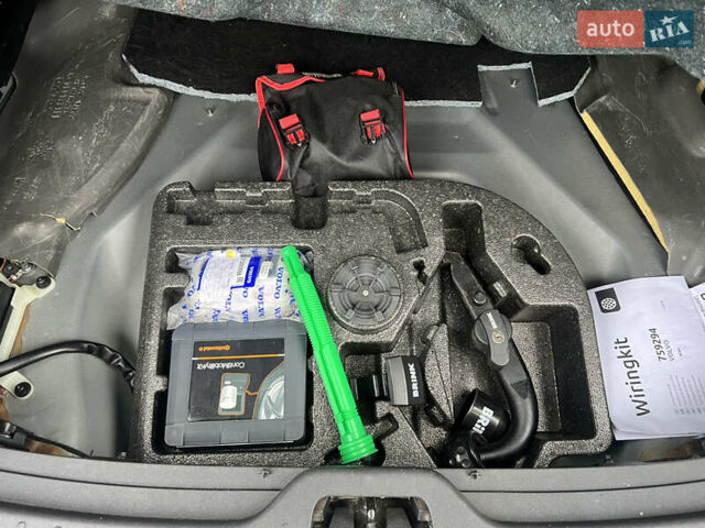 Синий Вольво ХС60, объемом двигателя 2.4 л и пробегом 265 тыс. км за 15700 $, фото 15 на Automoto.ua