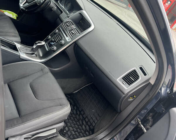 Вольво ХС60 2013 в Львове на Automoto.ua Синий Вольво ХС60, объемом двигателя 2.4 л и пробегом 270 тыс. км за 15500 $, фото 8 на Automoto.ua