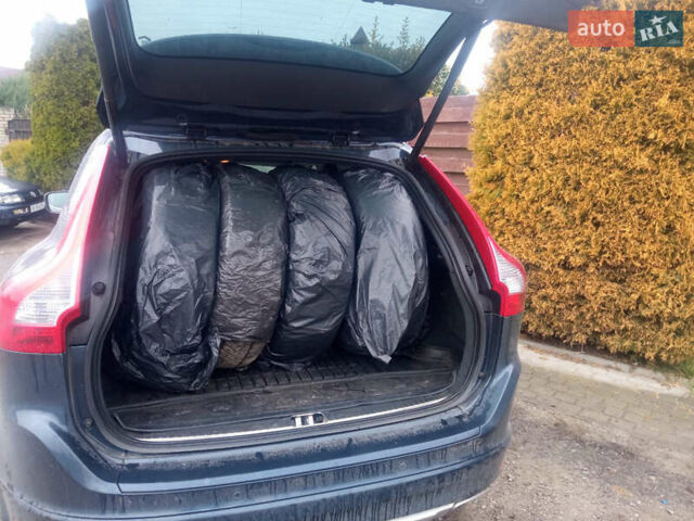 Синий Вольво ХС60, объемом двигателя 2.4 л и пробегом 280 тыс. км за 15700 $, фото 10 на Automoto.ua