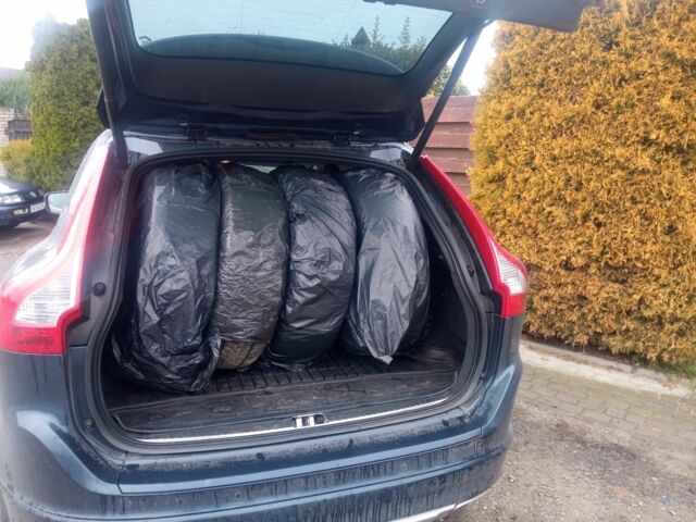 Синий Вольво ХС60, объемом двигателя 2.4 л и пробегом 280 тыс. км за 15700 $, фото 10 на Automoto.ua