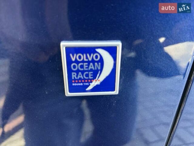 Синий Вольво ХС60, объемом двигателя 2.4 л и пробегом 221 тыс. км за 18500 $, фото 3 на Automoto.ua